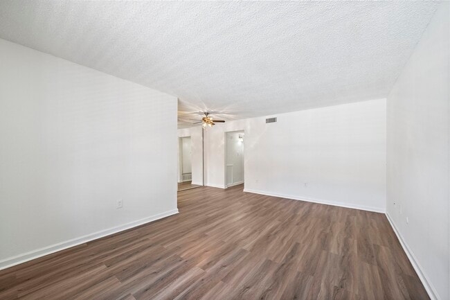 Building Photo - 711 Holiday Dr Unit 34 Rental