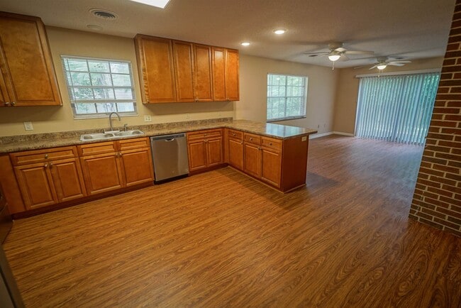 Building Photo - 410 Gaither Dr Rental