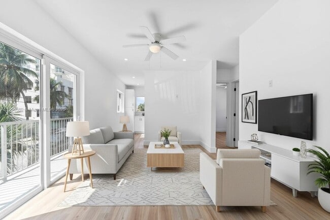 Building Photo - 300 NW 7th Ave Unit 1