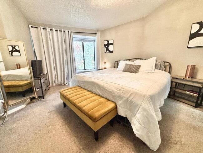 Photo - 1626 Lara St NE