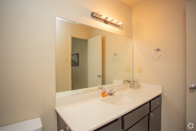 2HAB, 2,5BA - 1100SF: Modelo - MeadowPark