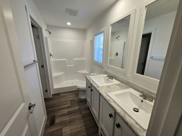 Photo - 207 Spruce Ln