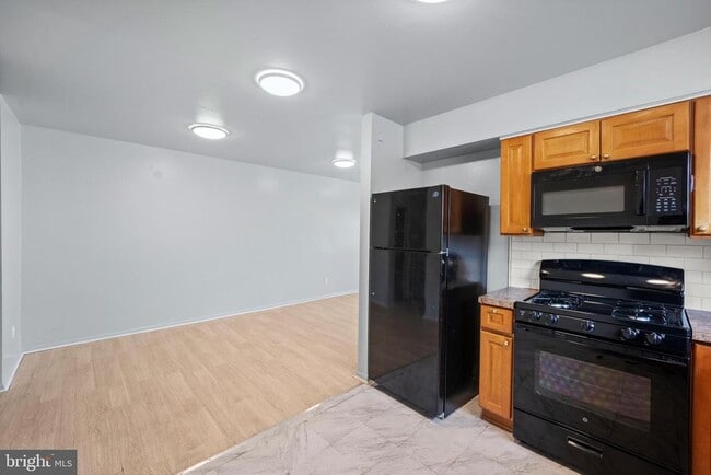 Photo - 7727 Langdon St