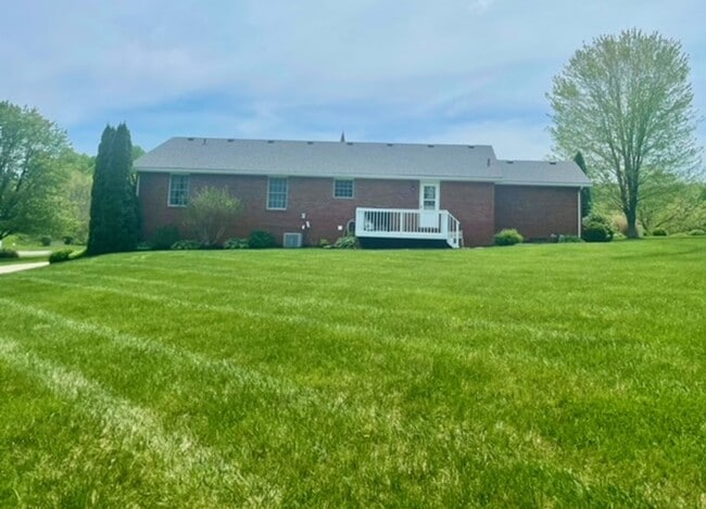 Photo - 806 Foxfire Rd