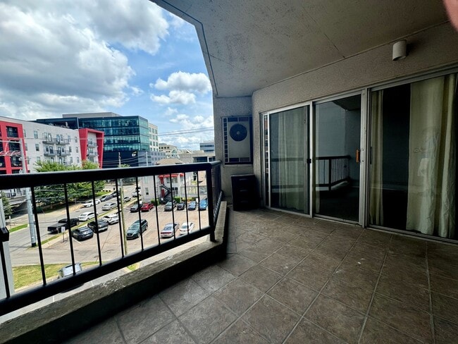 Building Photo - Centrally Located Mid-Town High-rise Rental