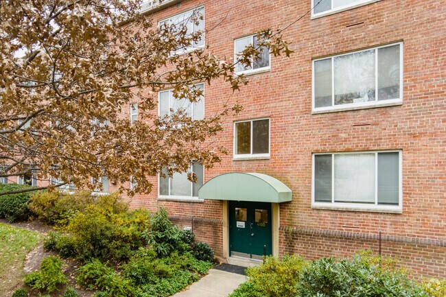 4100 W St NW - Phylmar Plaza