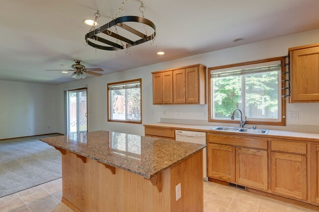 Photo - 594 SW Regency Dr