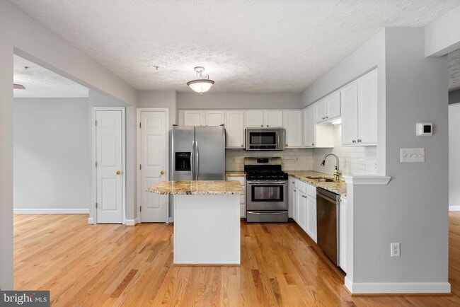 Photo - 2716 Mapleview Ct