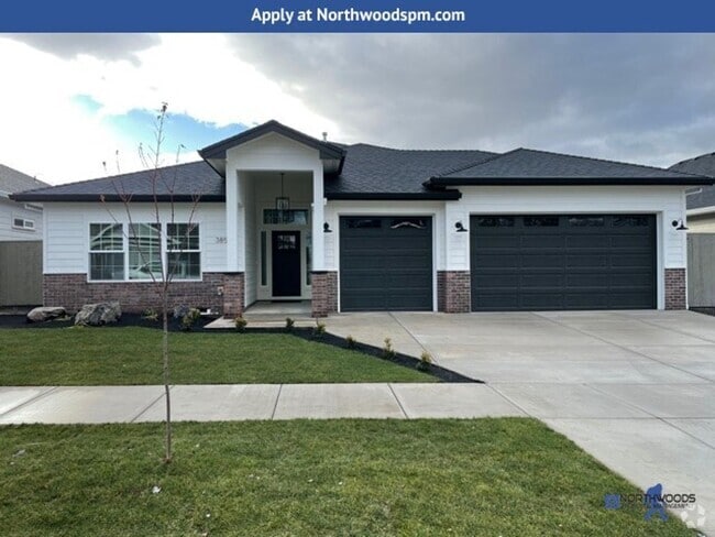 Building Photo - Newer Gorgeous Home in Desirable Neighborhood