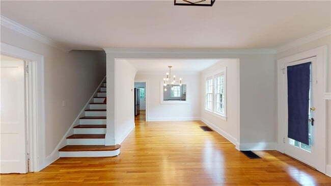 Photo - 972 Cumberland Rd NE