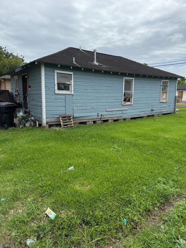 Photo - 2238 Hutton St