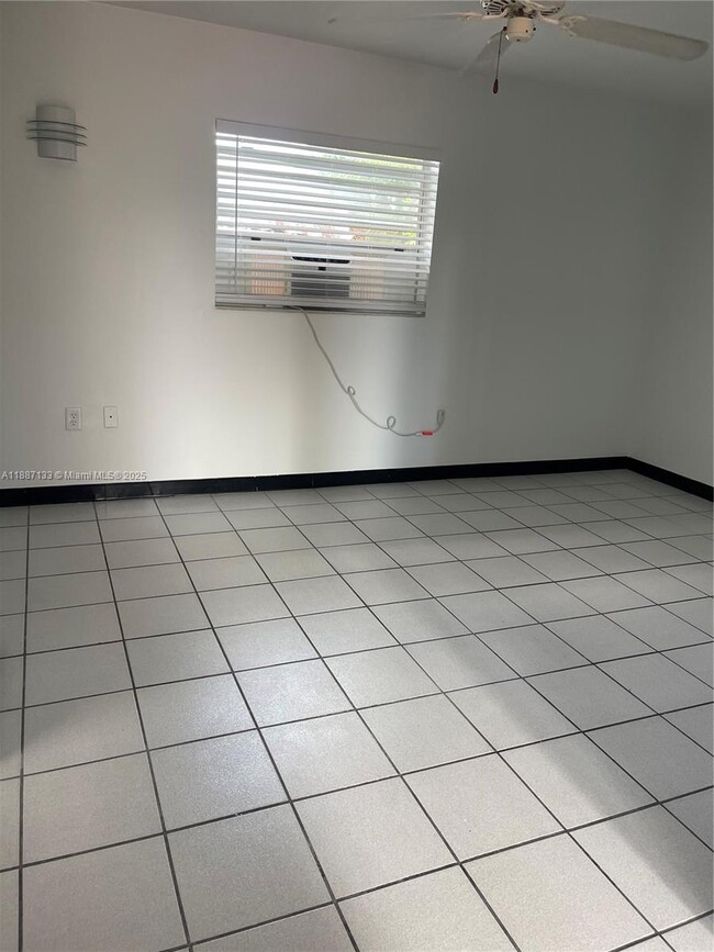 Photo - 10315 SW 35th St Unidad 10315