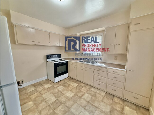 Photo - 734 Dogwood St