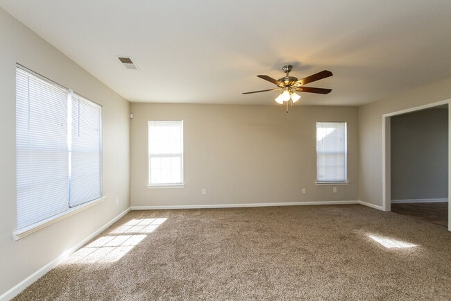 Photo - 933 Grass Hollow Ct