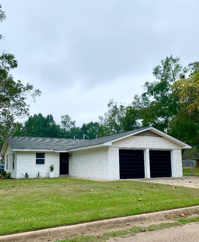 Building Photo - 310 Milam St