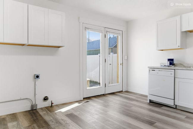 Photo - 472 E Center St