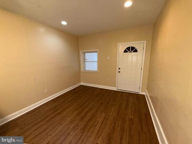 Building Photo - 5437 Christian St Unit 1