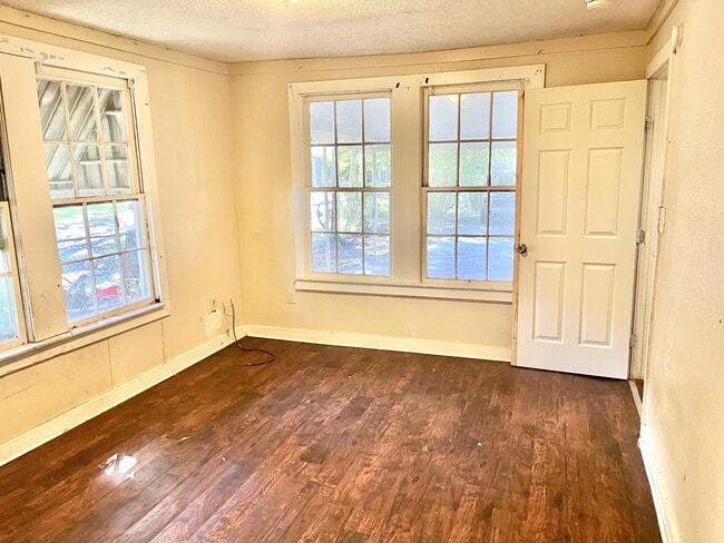 Photo - 4857 Shelley St