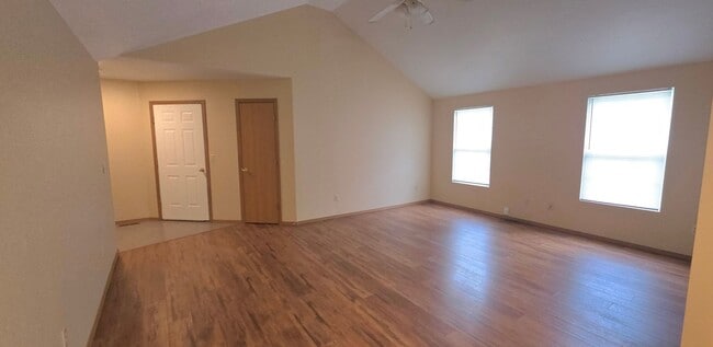 Photo - 3 Bedroom 2 Baths, Close to MSU!  $1395!