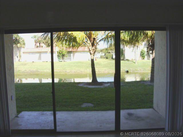 Building Photo - 1524 Lake Crystal Dr Unit B