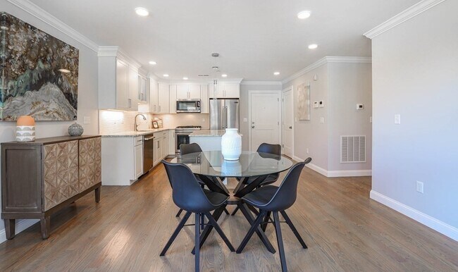 Photo - 1400 Centre St Unidad 305