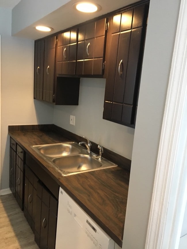 Kitchen - Wendelia Apartments