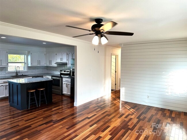 Photo - 2054 Hickory Hills Dr