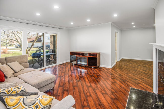 Photo - 1168 Middlebury Ln