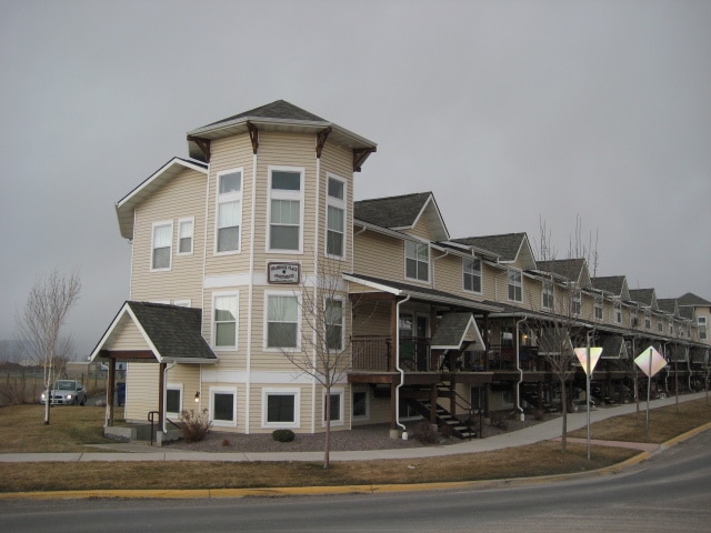 Building Photo - Heat paid two story apartment