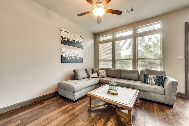 Photo - 86 Aventura Pl