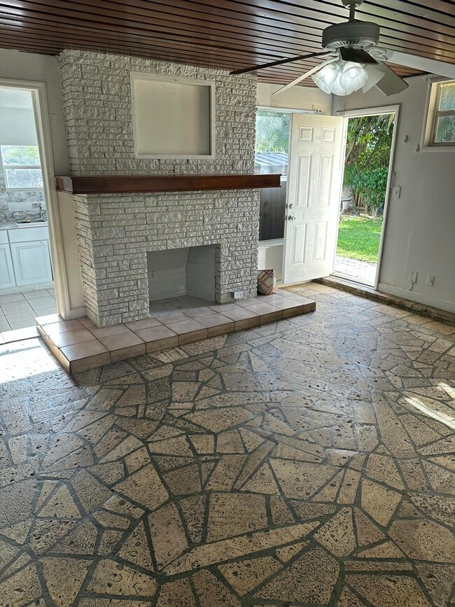 Photo - 1091 SW 51st Ave