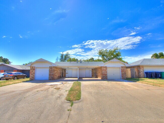 Building Photo - 1913 N Moulton Ct