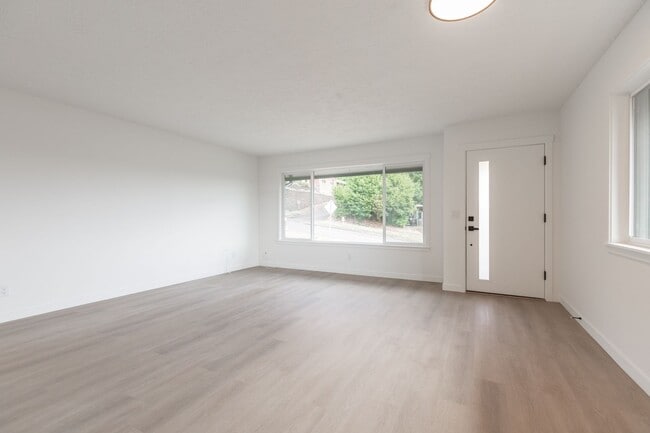 Photo - Crowne Pointe Apartment Homes