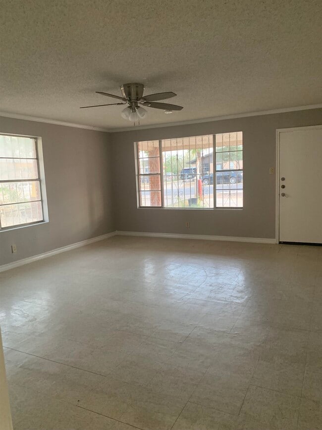 Photo - 3413 Pine St