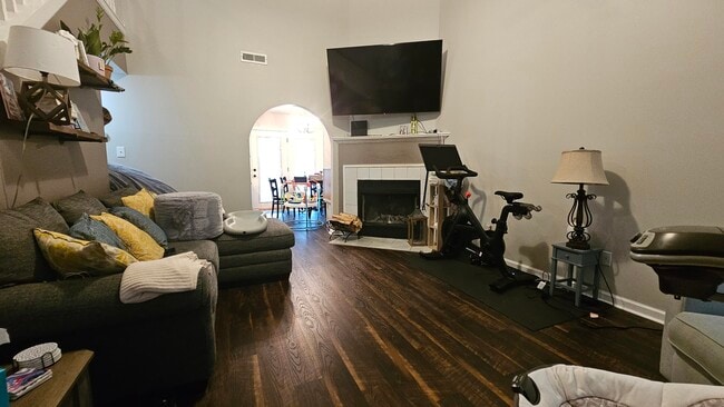 Photo - 265 Darenia Ln