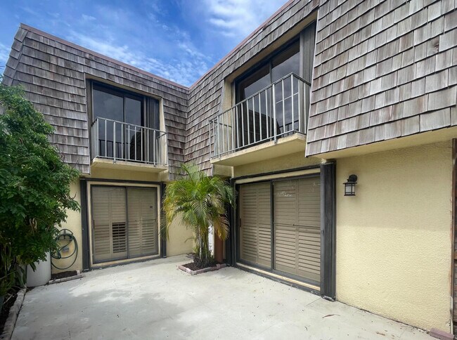 Building Photo - 65 Lake Arbor Dr