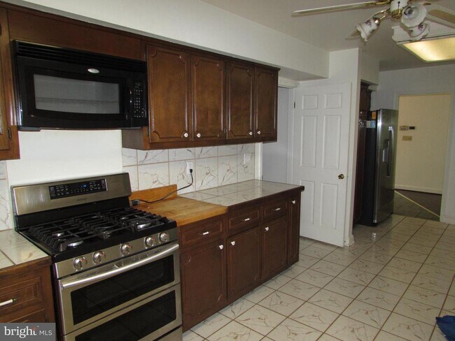 Photo - 472 Old Orchard Cir