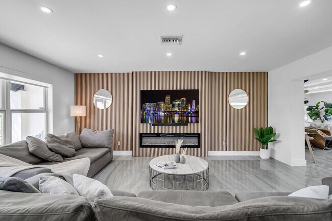 Photo - 1255 NE 199th St Unidad ID1372354P