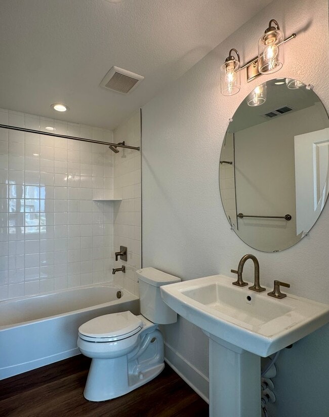 Photo - 706 Saddle Dr