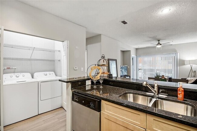 2103 Asbury Square Unidad 3-357