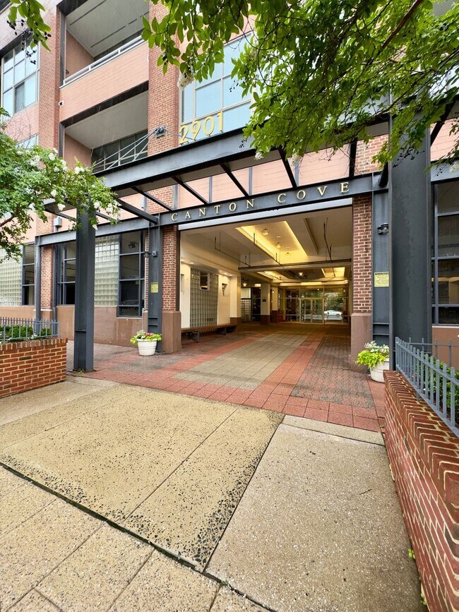 Building Photo - Elegant 2 Bedroom/2.5 Bathroom Apartment with Den, 2 Parking Spaces, and Storage Unit 508