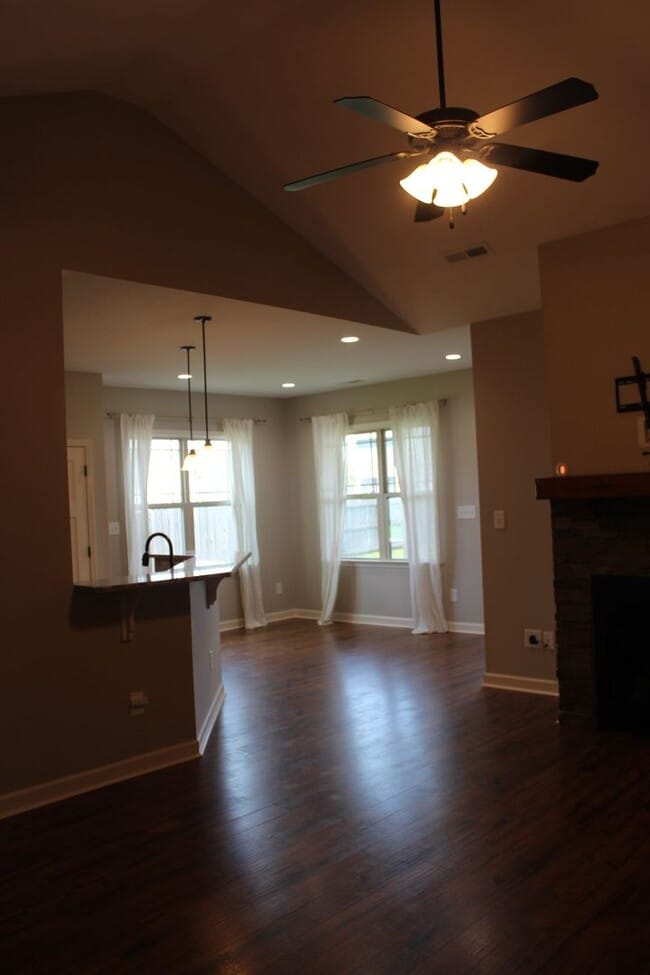 Photo - 3 Bed/2 Bath Home - Desirable Planter's Ridge Subdivision/CBA Schools