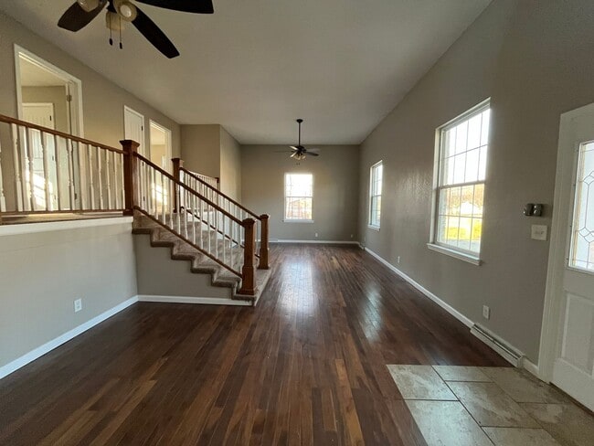 Building Photo - 3 Bedroom 2.5 Bath Single Family Home