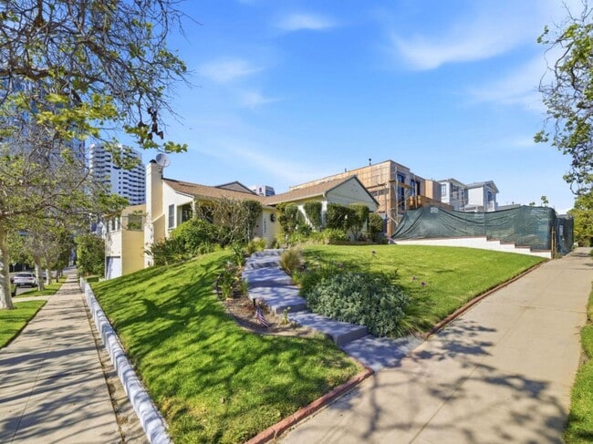 Photo - 10537 Rochester Ave