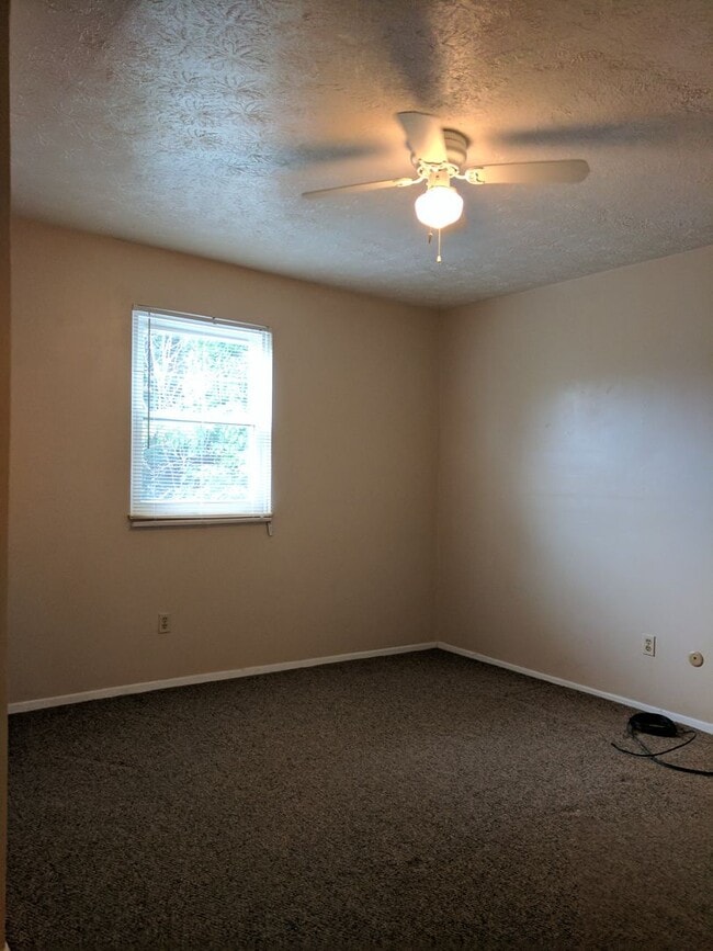 Building Photo - Mt Washington 2 Bedroom Duplex Unit 6