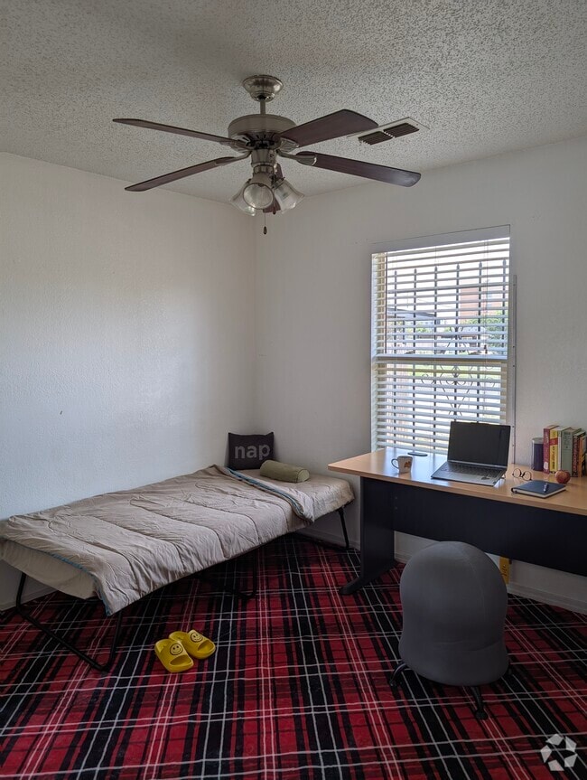 Building Photo - 2216 2nd Pl Rental