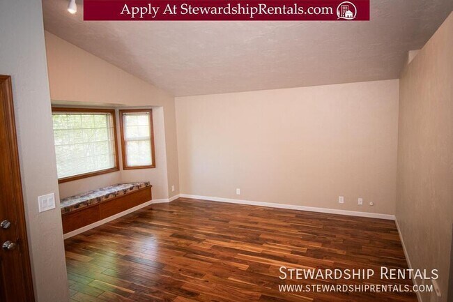 Photo - 5051 Forsythia St