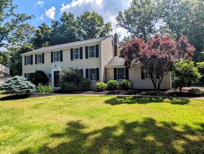 Building Photo - Center Hall Colonial for rent in Hudson! Rental