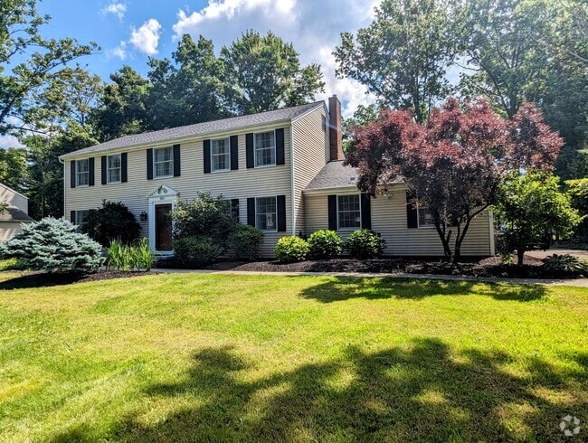 Building Photo - Center Hall Colonial for rent in Hudson! Rental
