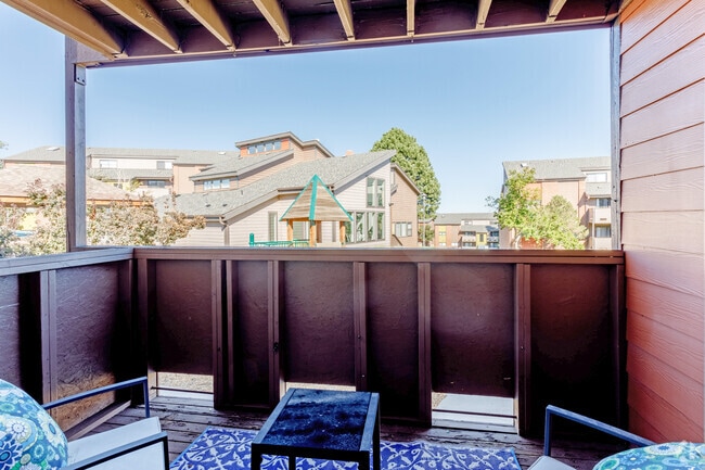 1HAB, 1BA - 850SF